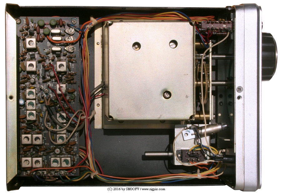 An inside picture of Trio VFO-30