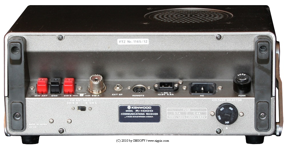 A rear picture of Kenwood R-1000