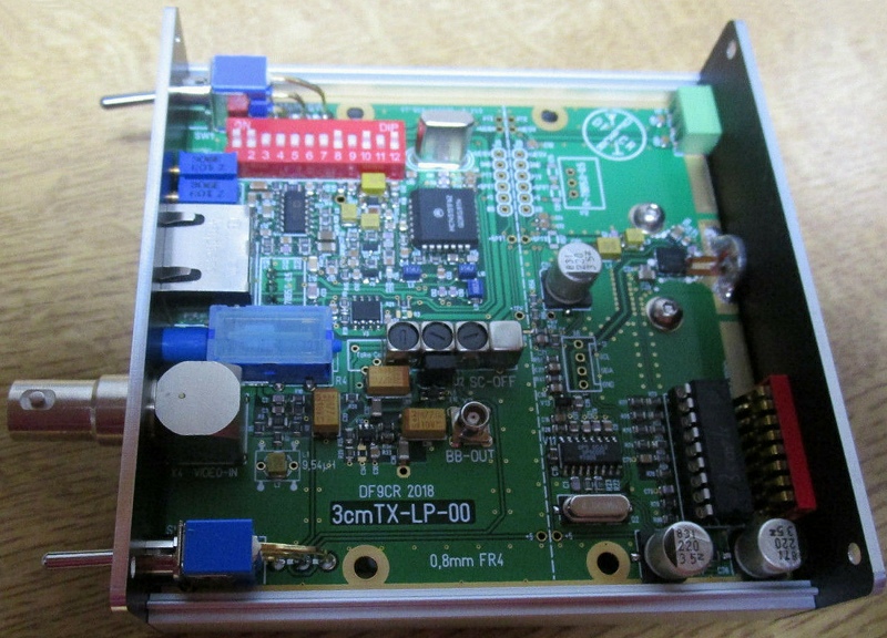 An inside picture of DF9CR 3cm FM-ATV-TX