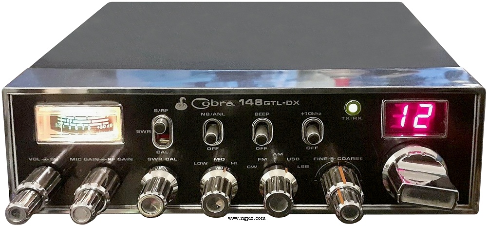A picture of Cobra 148 GTL-DX with black faceplate (By Dynascan)