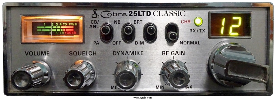 A picture of Cobra 25 LTD Classic (By Dynascan. Older 5-pin side mike)