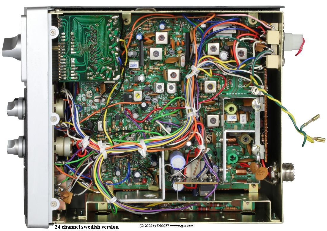 An inside picture of Hy-Gain III (2703) 23 channel swedish version