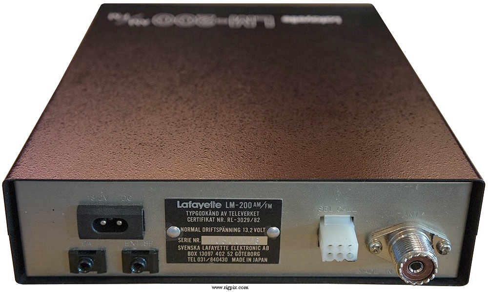 A rear picture of Lafayette LM-200 AM/FM