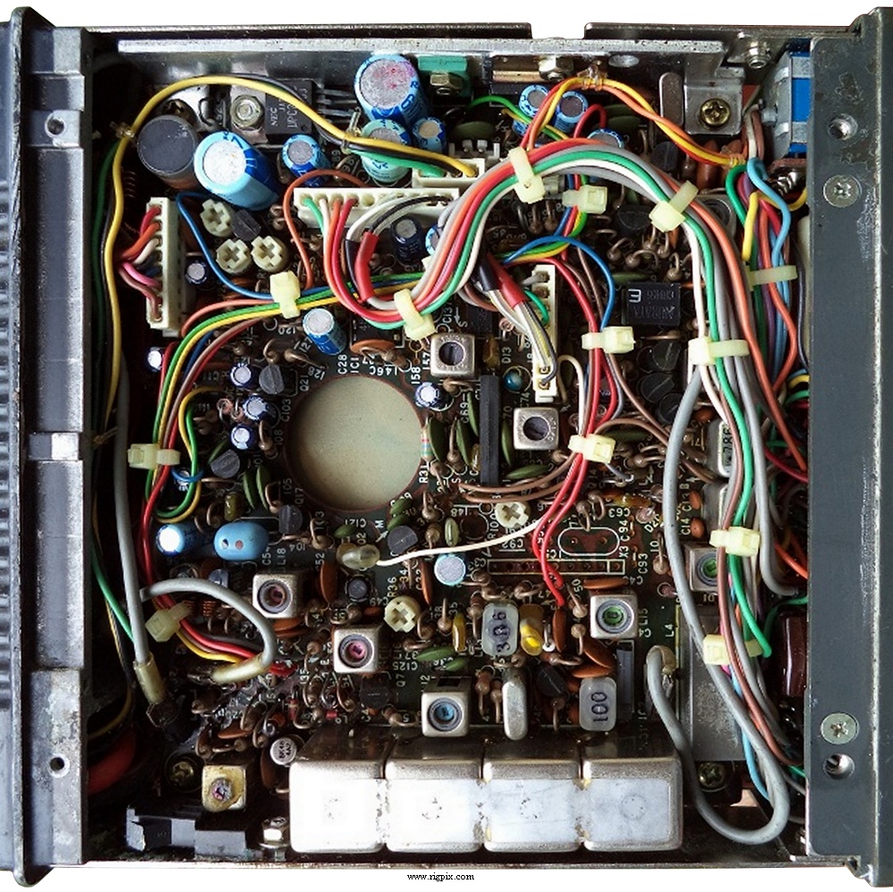 An inside bottom picture of Icom IC-25A