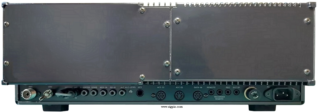 A rear picture of Icom IC-781