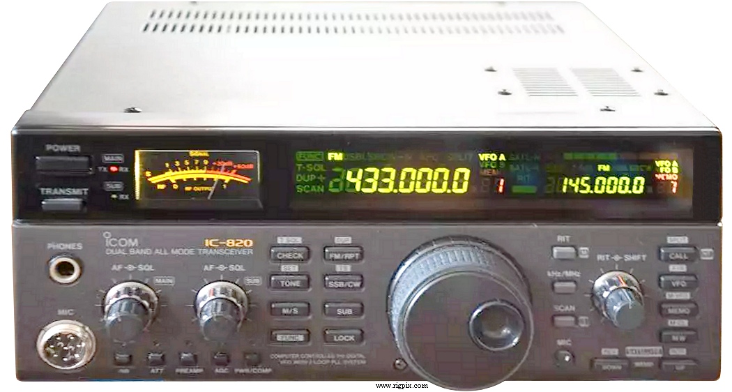 A picture of Icom IC-820D