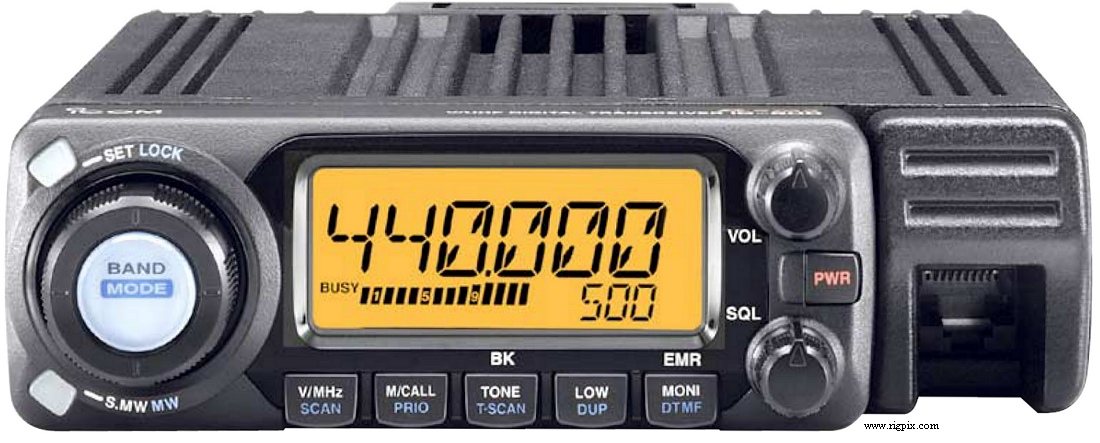 A picture of Icom ID-800H