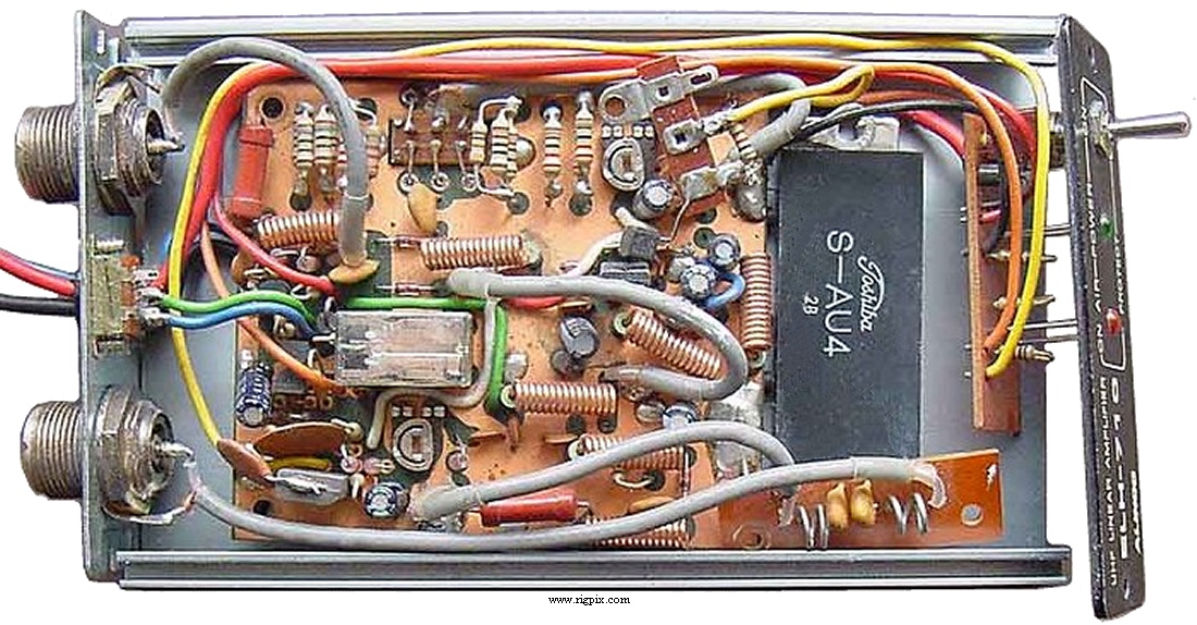 An inside picture of Alinco ELH-710
