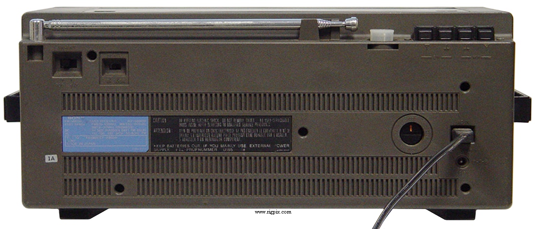 A rear picture of Sony ICF-6800W