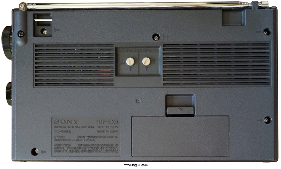 A rear picture of Sony ICF-EX5