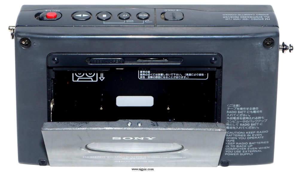 A rear picture of Sony ICF-SW1000T