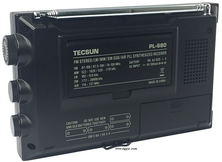 A rear picture of Tecsun PL-680