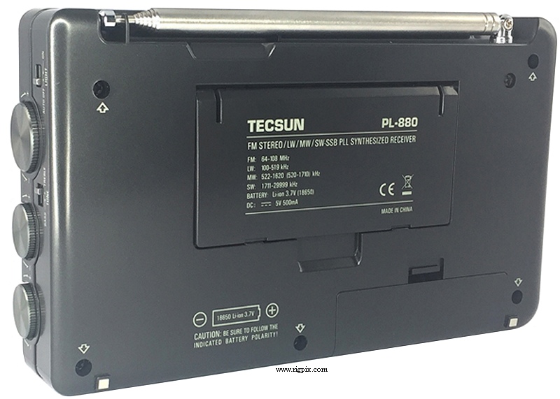A rear picture of Tecsun PL-880