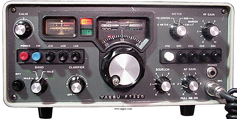 A picture of Yaesu FT-220